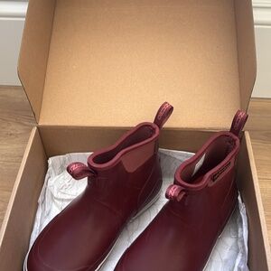 NEW  Grundéns  Deck / Rain  Boots women’s size 6